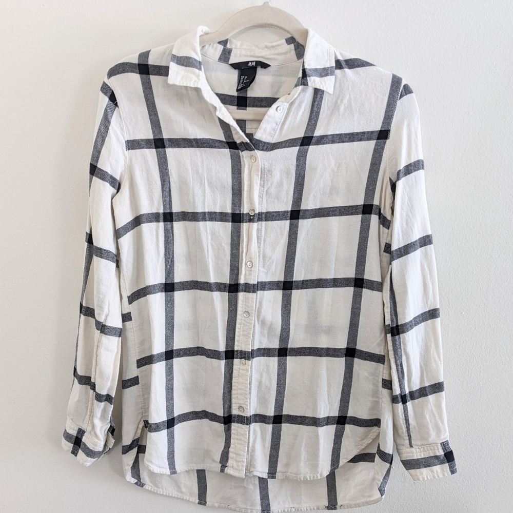 H&M long sleeve plaid button down black white pearl buttons small shirt top